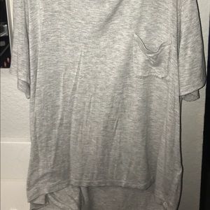 gray short sleeve shirt